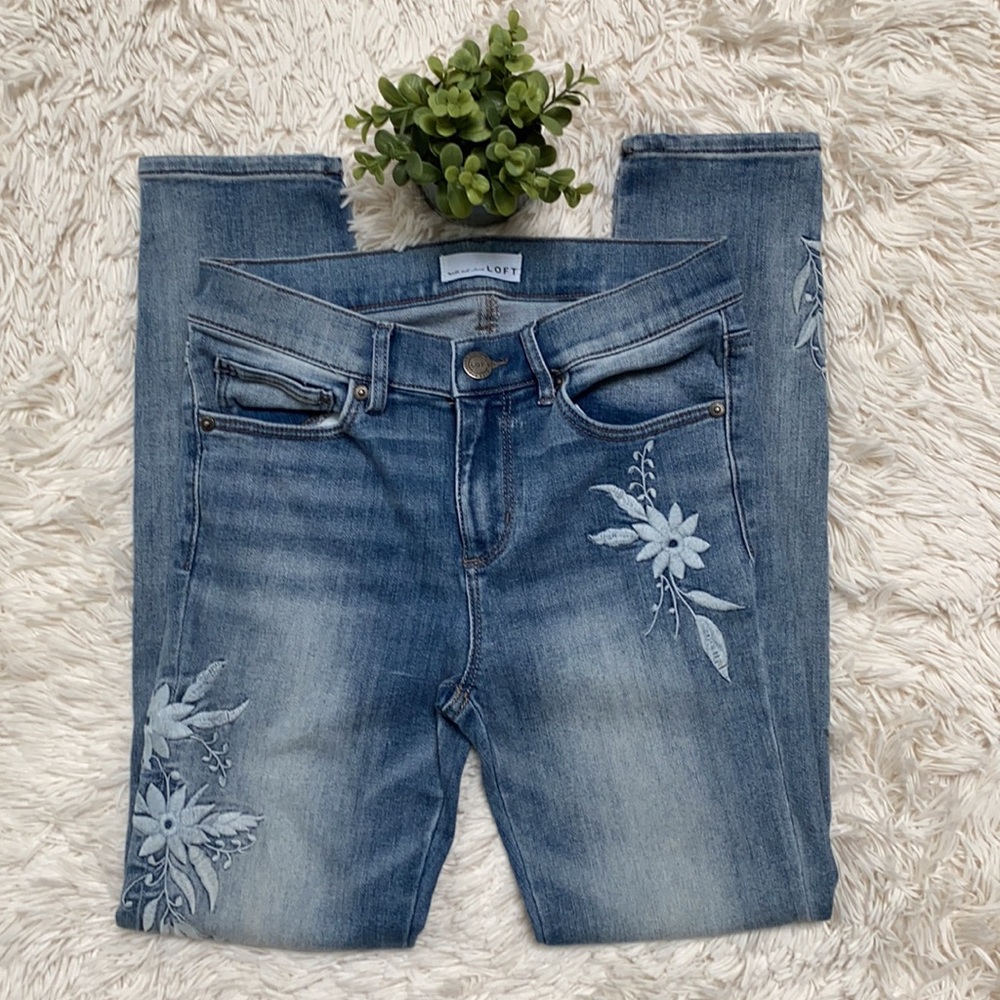 Loft Embroidered Modern Skinny Jeans 💗 Light Wash